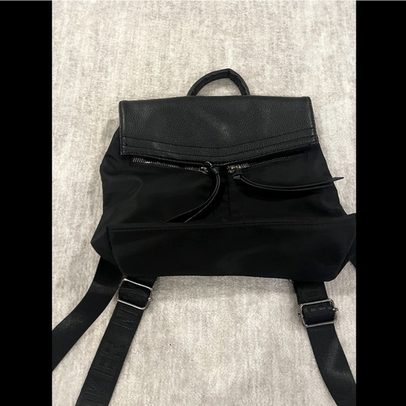 BOTKIER NEW YORK Trigger Backpack - Picture 7 of 8